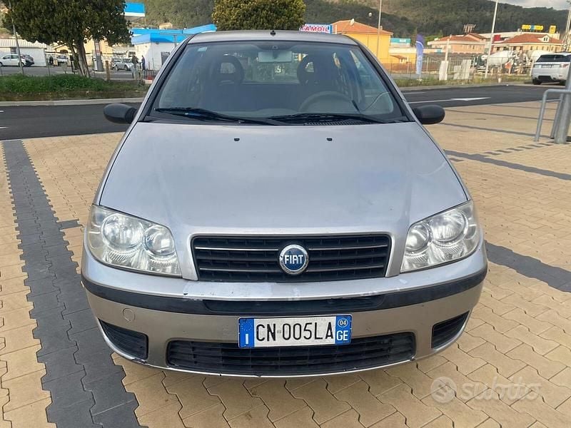 Usata Fiat Punto 60 CV (44 kW) 2004 Grigio Utilitaria