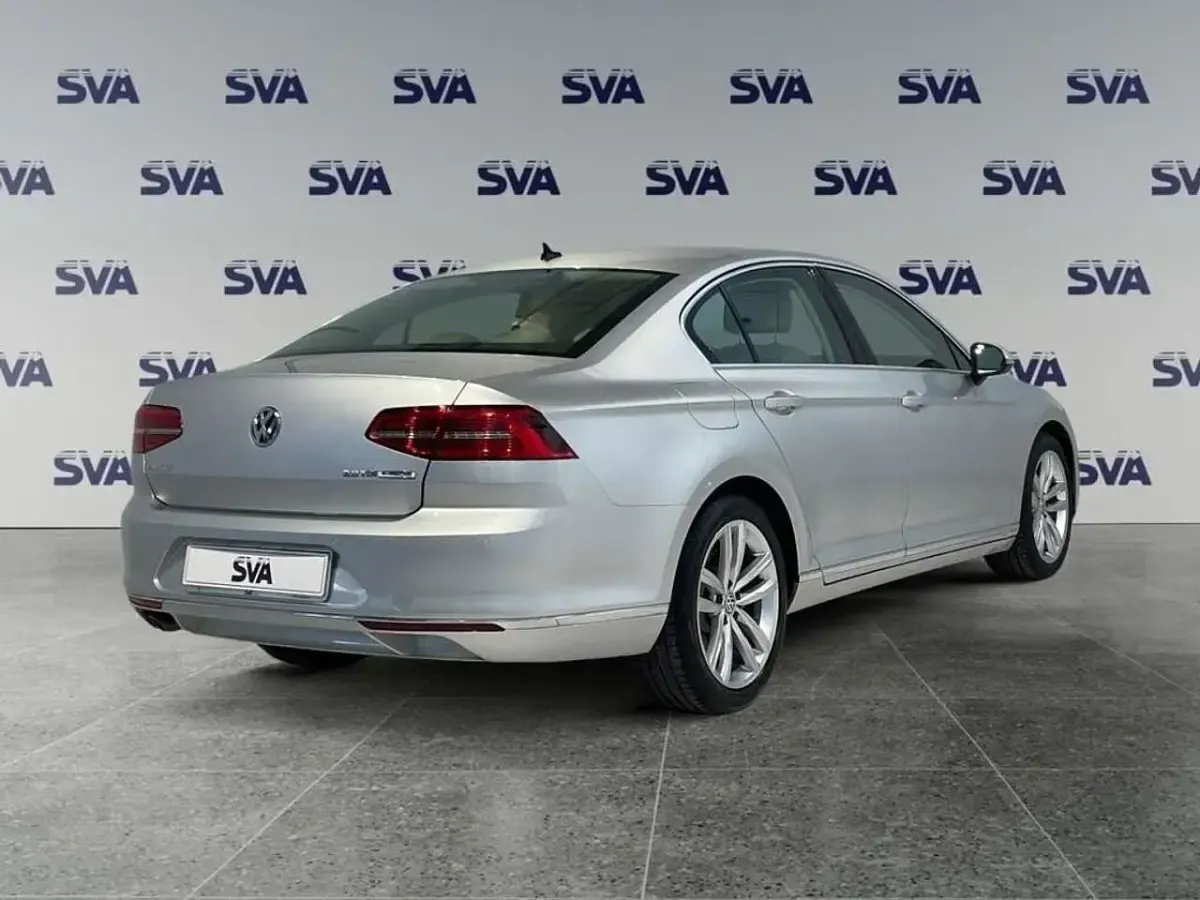 Usata VW Passat Highline 190 CV (139 kW) 2015 Reflex silver Berlina