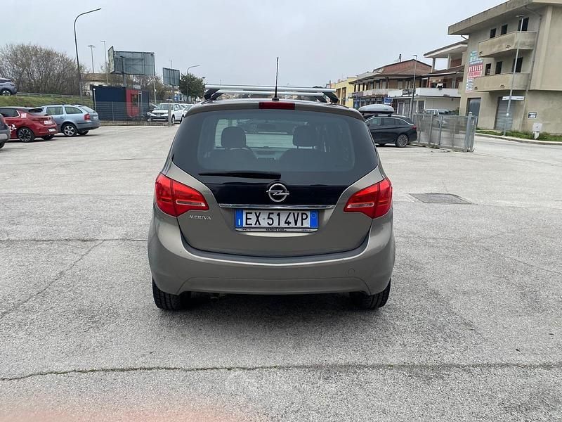 Usata Opel Meriva 120 CV (88 kW) 2014 Bronze Monovolume