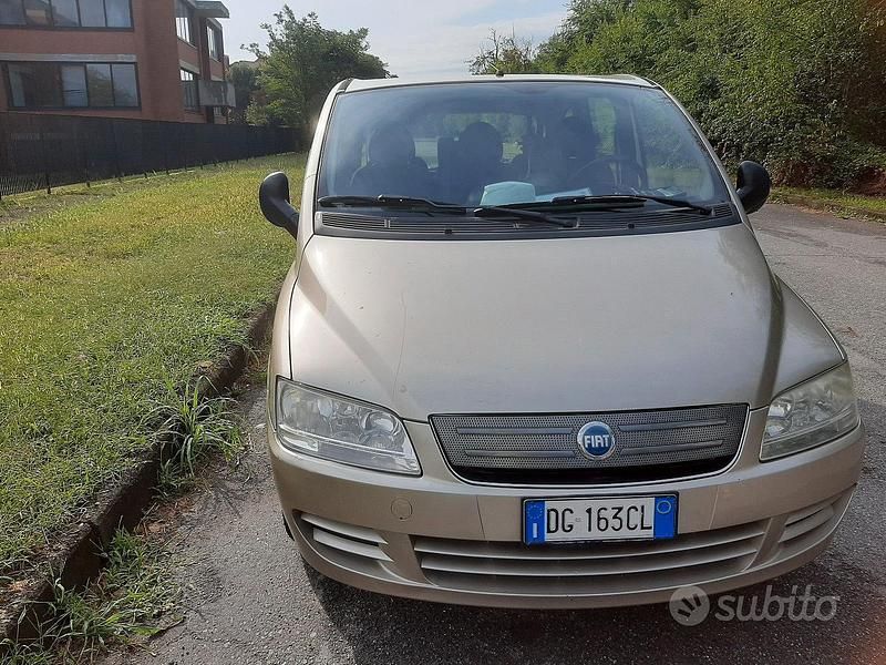Grigio Usata 2007 Fiat Multipla Monovolume | 3200 € (Buon prezzo) - Immagine 1/4