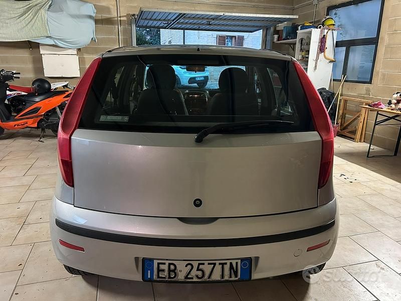 Usata Fiat Punto 77 CV (56 kW) 2010 Grigio Utilitaria