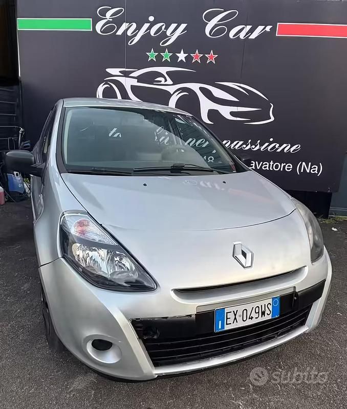 Usata Renault Clio II 75 CV (55 kW) 2011 Grigio Berlina