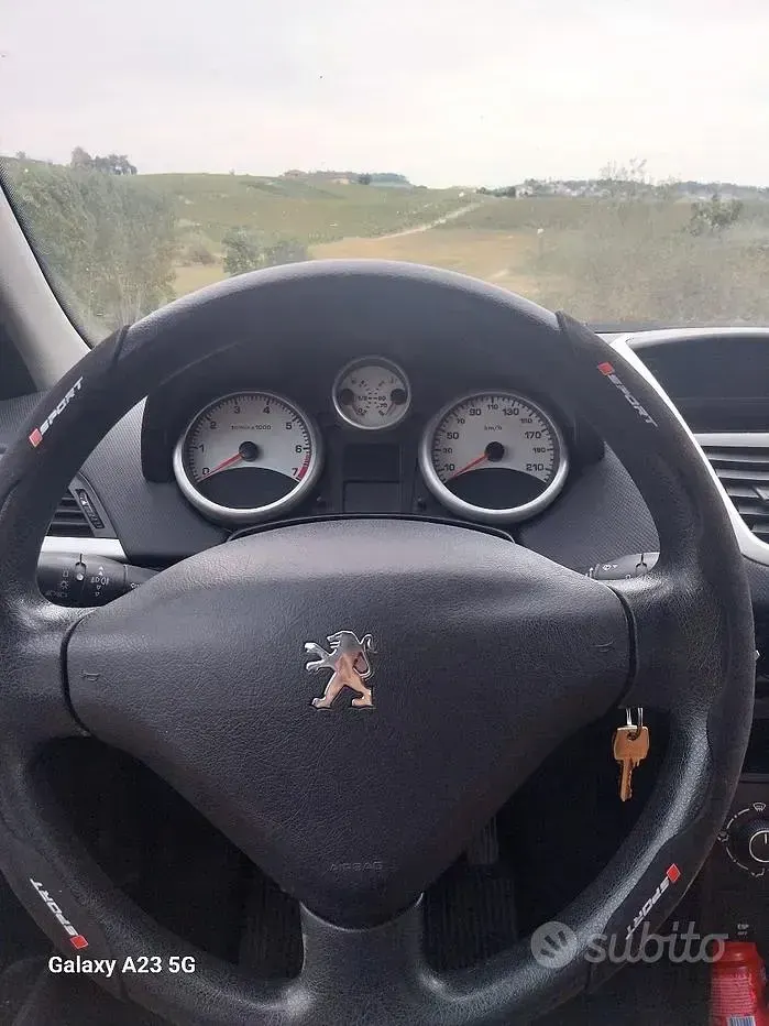 Usata Peugeot 207 75 CV (55 kW) 2013 Nero Utilitaria