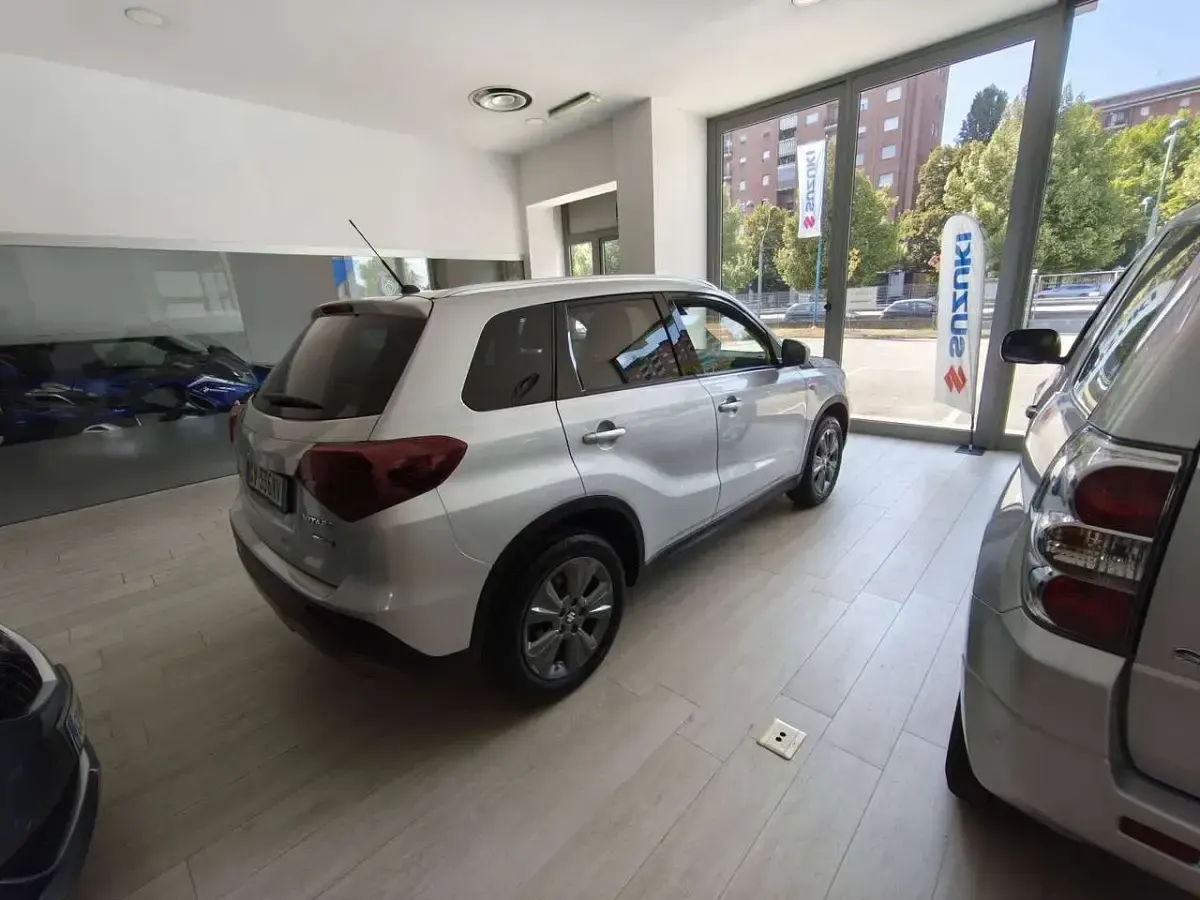 Usata Suzuki Vitara Cool 129 CV (94 kW) 2024 Argento SUV