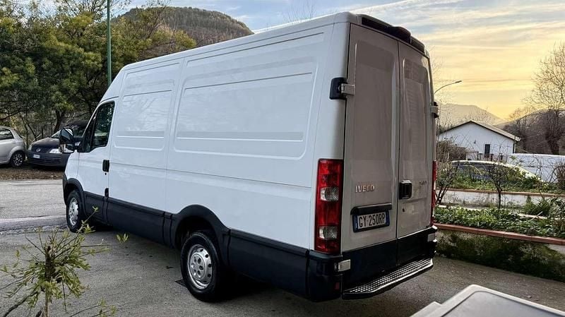 Occasion Iveco Daily 107 ch (78 kW) 2011 Other Van