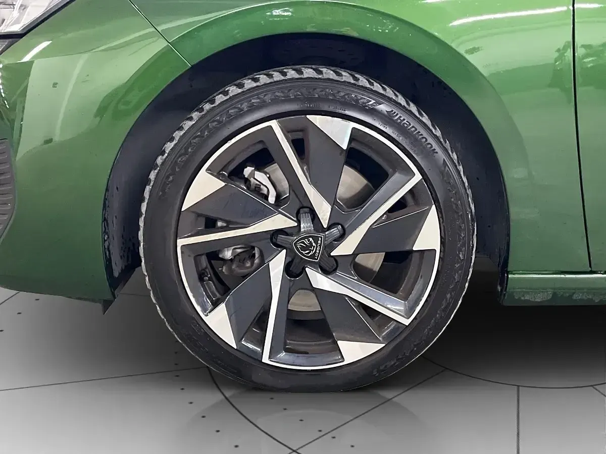 Usata Peugeot 308 Allure 131 CV (96 kW) 2023 Verde Berlina