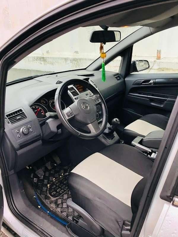 Usata Opel Zafira 105 CV (77 kW) 2006 Argento Monovolume
