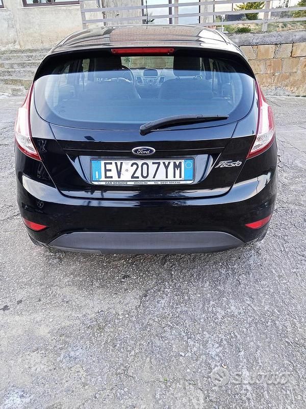 Usata Ford Fiesta Titanium 75 CV (55 kW) 2014 Nero Utilitaria