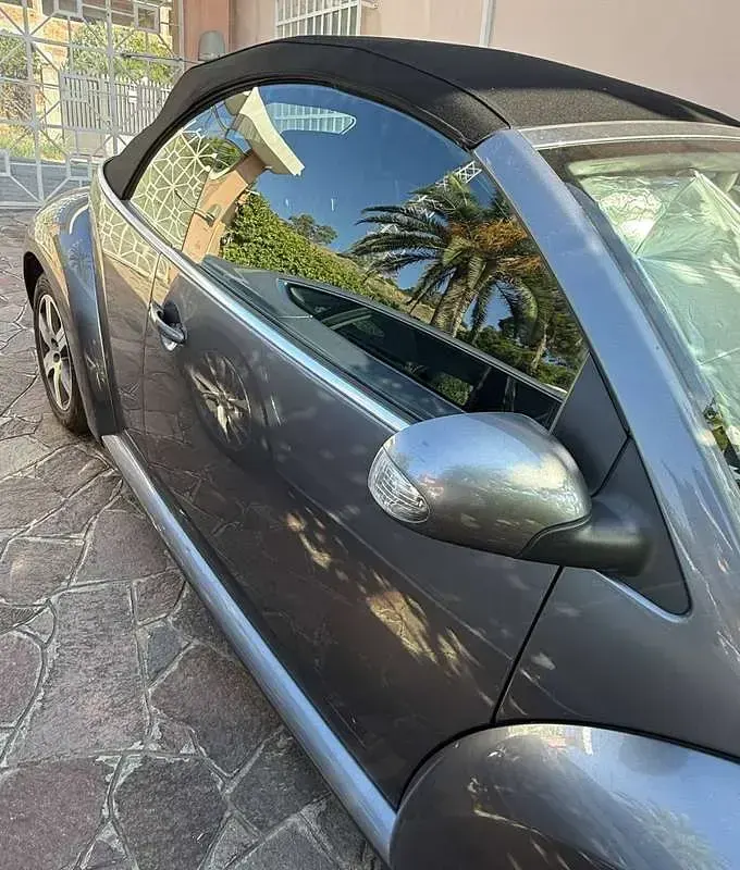 Usata VW New Beetle 105 CV (77 kW) 2006 Grigio Utilitaria
