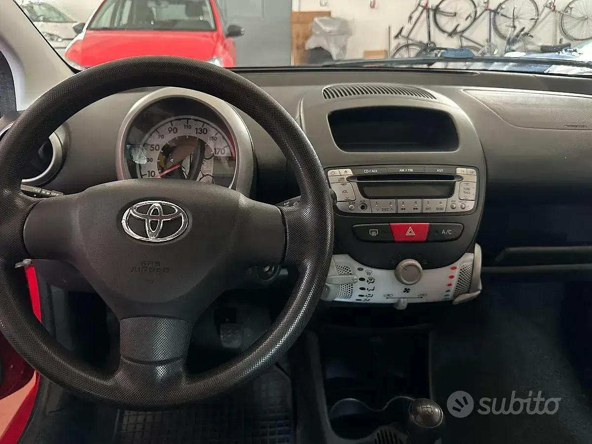 Usata Toyota Aygo Connect Style 68 CV (50 kW) 2012 Rosso Utilitaria