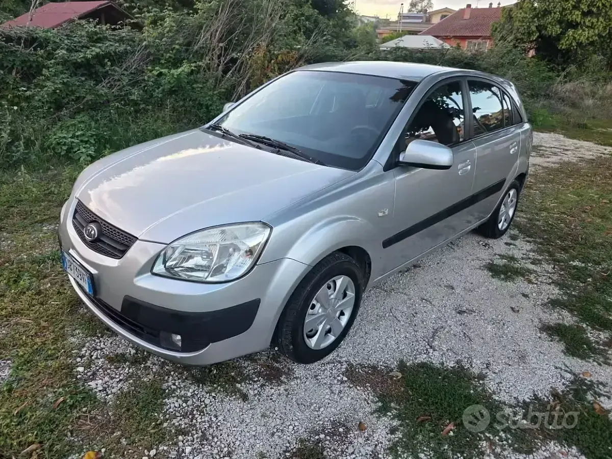 Usata Kia Rio 110 CV (80 kW) 2006 Berlina