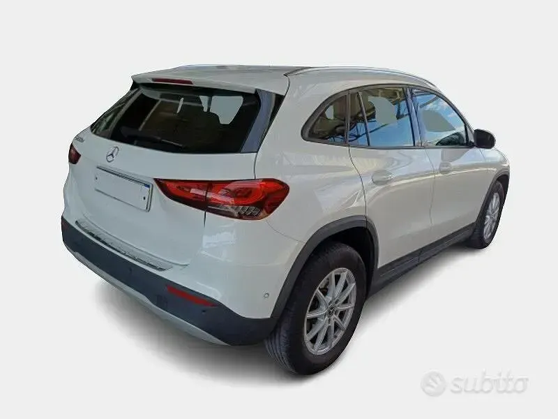 Usata Mercedes GLA200 Business 150 CV (110 kW) 2021 Bianco SUV