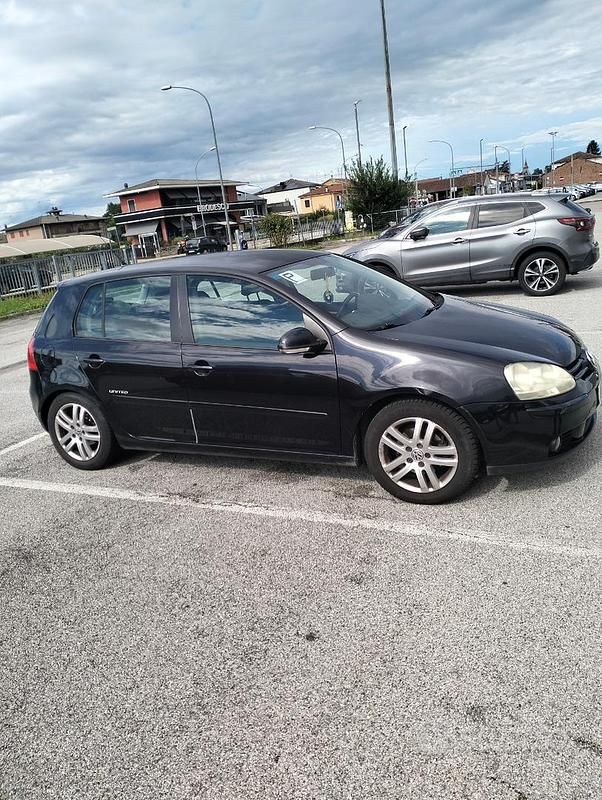 Nero Usata 2008 VW Golf V Coupé | 3999 € - Immagine 1/4