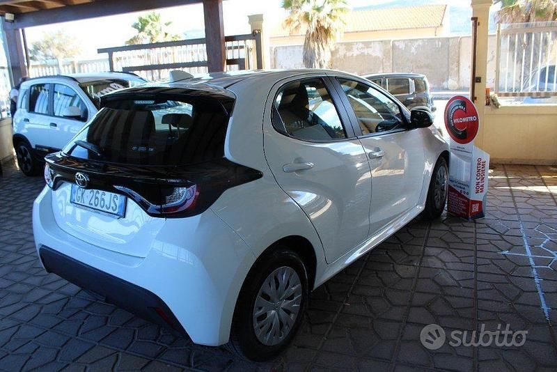 Usata Toyota Yaris Trend 72 CV (52 kW) 2022 Bianco Berlina