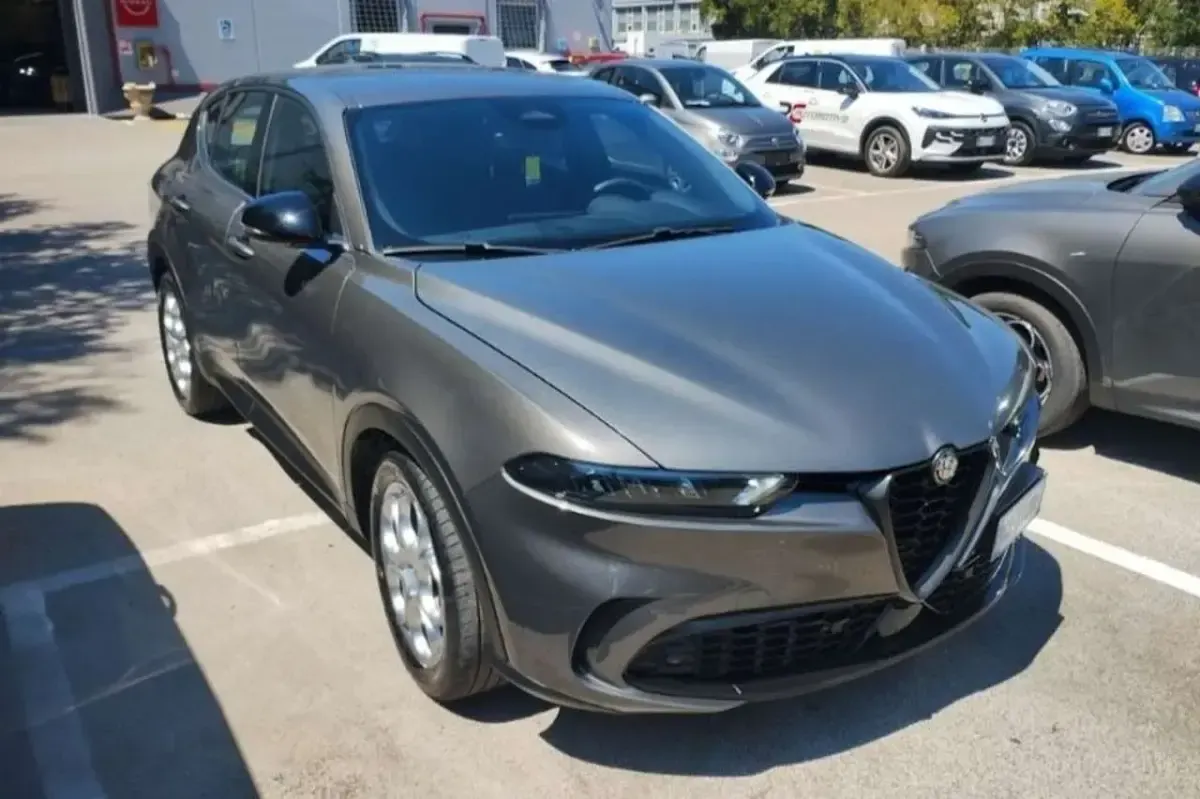 Usata Alfa Romeo Tonale Sprint 131 CV (96 kW) 2023 Grigio vesuvio SUV
