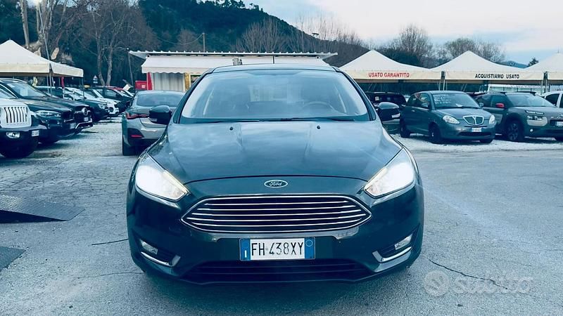 Usata Ford Focus Titanium 120 CV (88 kW) 2017 Grigio Berlina