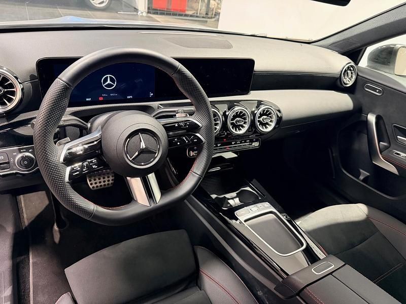 Usata Mercedes A200 AMG Line Premium 163 CV (119 kW) 2025 Grigio Berlina