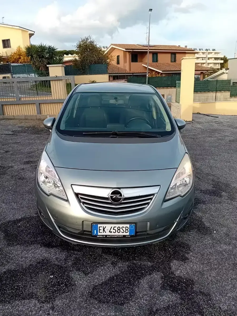 Usata Opel Meriva Cosmo 101 CV (74 kW) 2012 Argento Monovolume