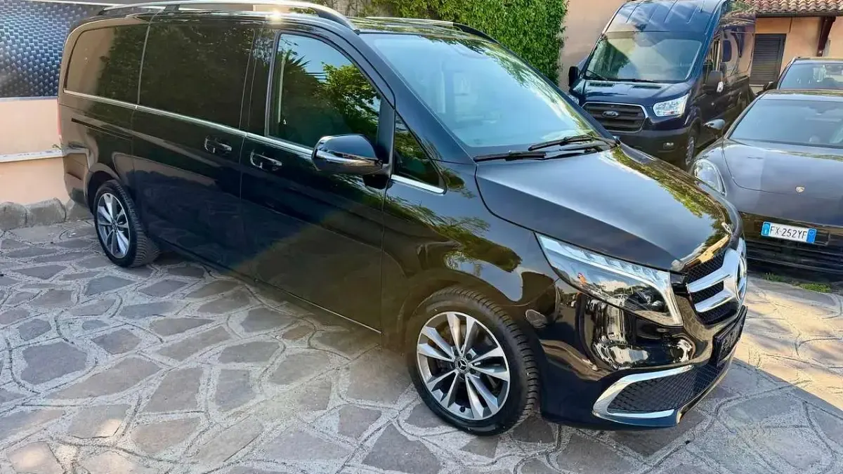Usata Mercedes V250 190 CV (139 kW) 2024 Nero Monovolume