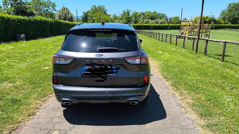 Usata Ford Kuga ST-Line 140 CV (102 kW) 2022 Grigio SUV