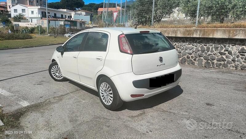 Usata Fiat Punto Evo Dynamic 75 CV (55 kW) 2010 Bianco Utilitaria