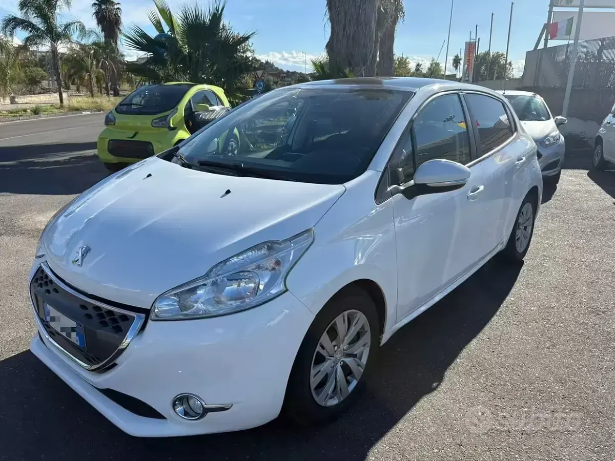 Usata Peugeot 208 Access 68 CV (50 kW) 2012 Bianco Utilitaria