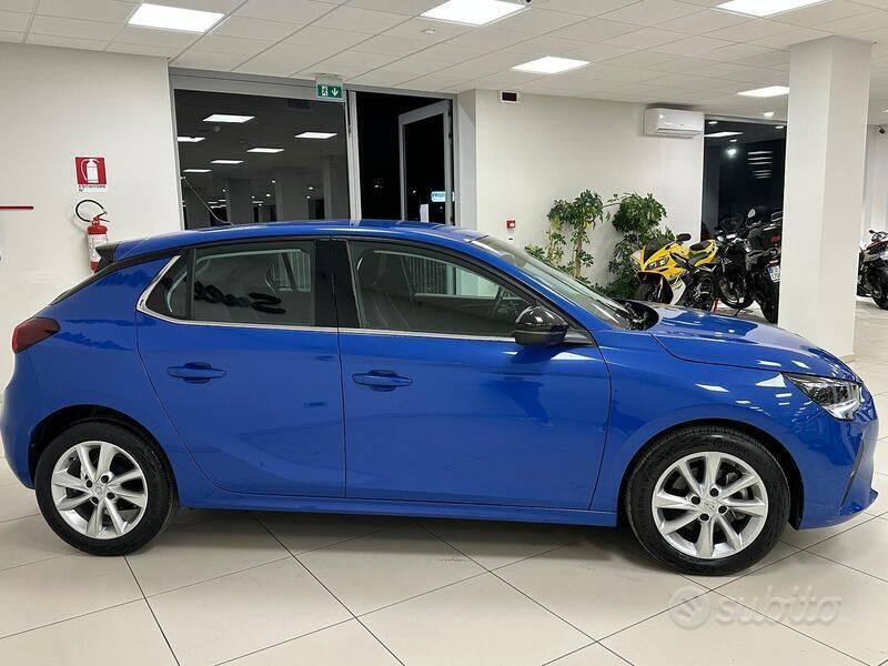 Usata Opel Corsa Elegance 101 CV (74 kW) 2022 Blu/azzurro Berlina