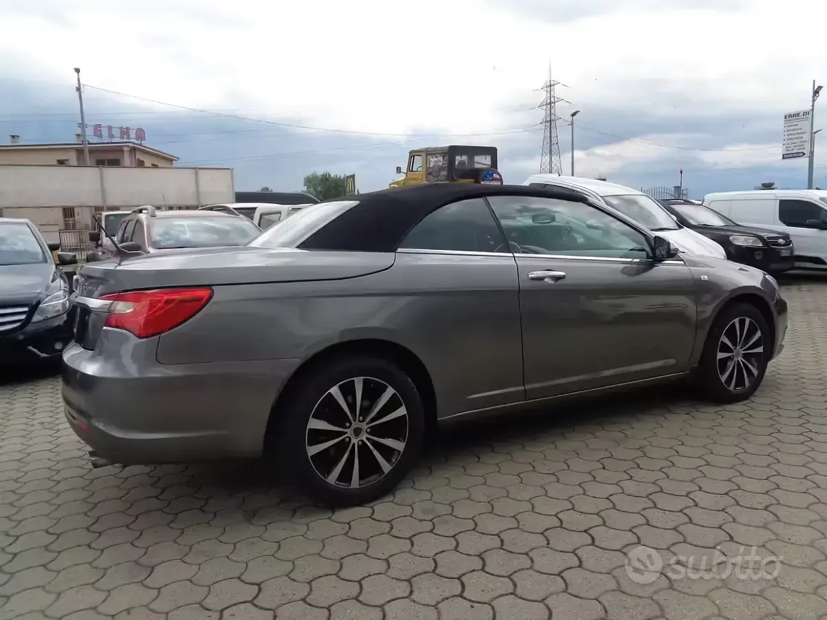 Usata Lancia Flavia 170 CV (125 kW) 2013 Grigio Cabrio