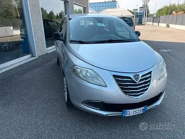 Usata Lancia Ypsilon Gold 69 CV (50 kW) 2012 Grigio Utilitaria