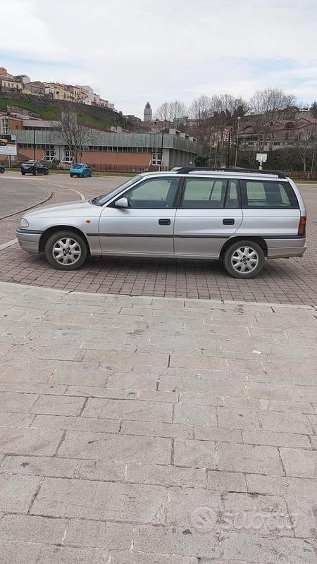 Usata Opel Astra Club 82 CV (60 kW) 1998 Grigio Station wagon