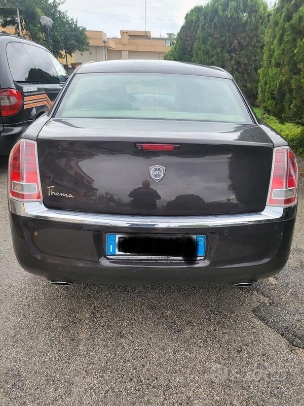 Marrone Usata 2011 Lancia Thema Tre volumi | 13.000 € (Molto cara) - Immagine 1/4