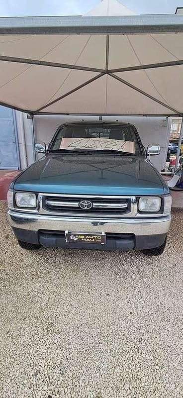 Usata Toyota HiLux 90 CV (66 kW) 2001 Verde Pick-up