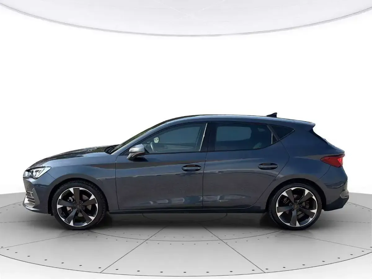 Usata Cupra Leon 150 CV (110 kW) 2024 Grigio scuro metall. Berlina