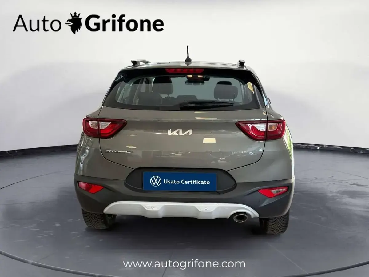 Usata Kia Stonic Style 101 CV (74 kW) 2022 Arancione SUV