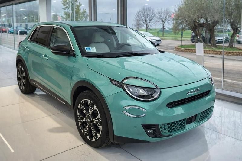Usata Fiat 600 La Prima 100 CV (73 kW) 2025 Blu SUV