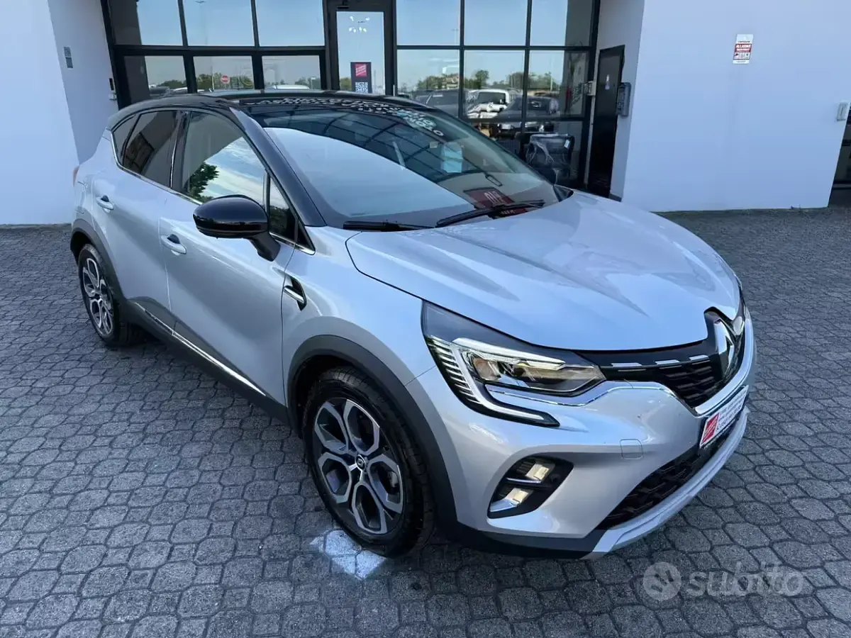 Usata Renault Captur Techno 101 CV (74 kW) 2023 Grigio SUV