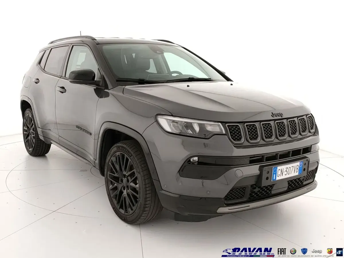Usata Jeep Compass 131 CV (96 kW) 2023 Grigio scuro SUV
