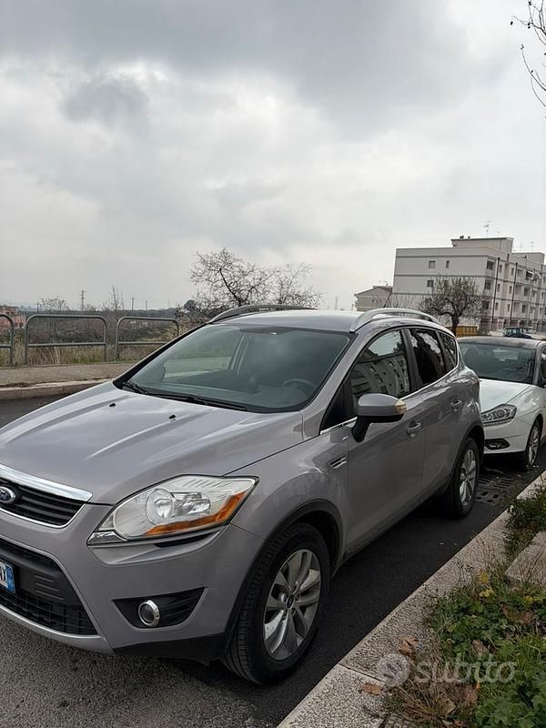 Usata Ford Kuga 140 CV (102 kW) 2012 Grigio SUV