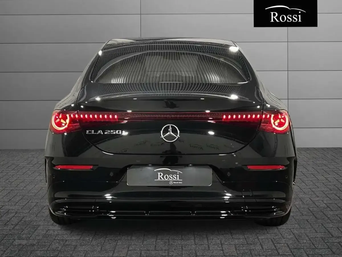 Nuova Mercedes CLA 250+ 200 kW (272 CV) 2026 Vernice nero cosmo Berlina