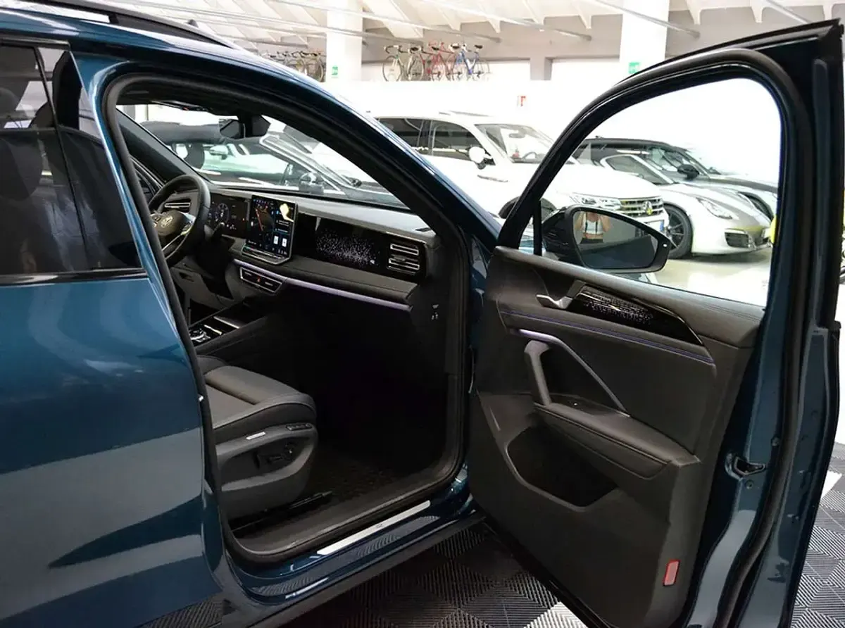 Usata VW Tiguan R-line 193 CV (141 kW) 2024 Bluazzurro SUV