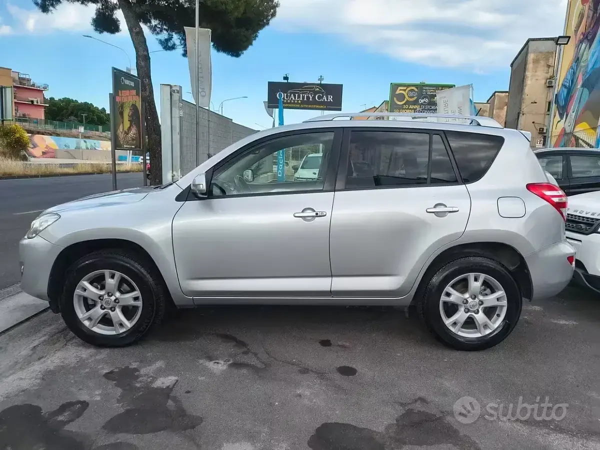 Usata Toyota RAV4 Luxury 150 CV (110 kW) 2009 Grigio SUV