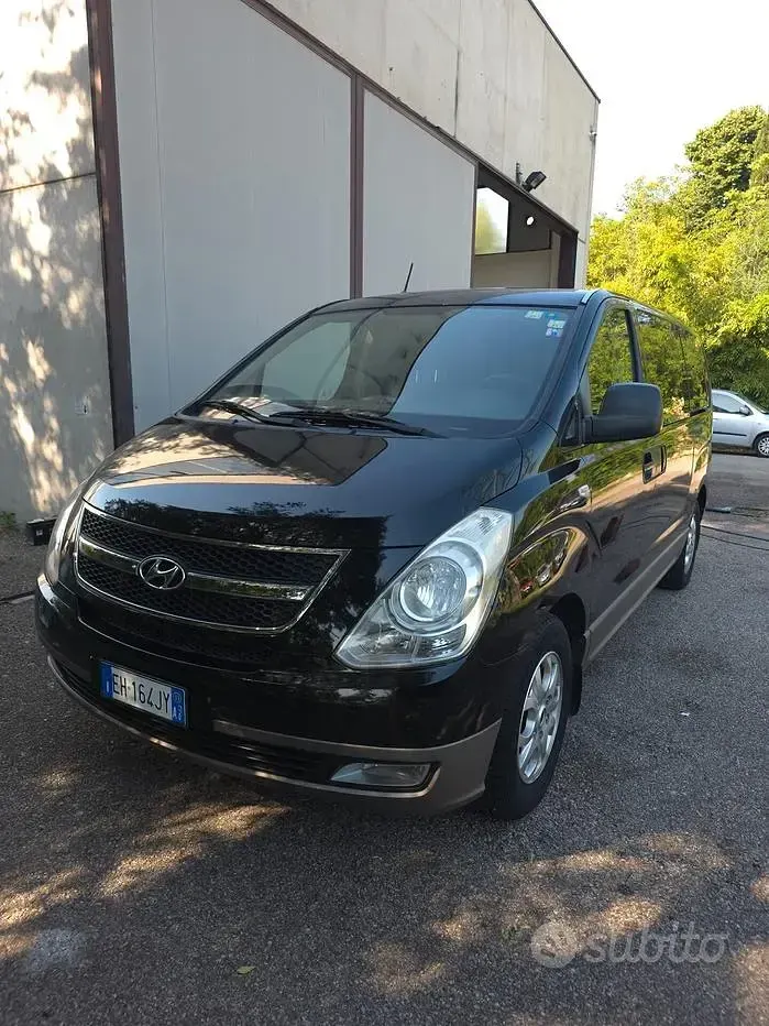 Usata Hyundai H-1 Comfort 136 CV (100 kW) 2011 Nero Monovolume