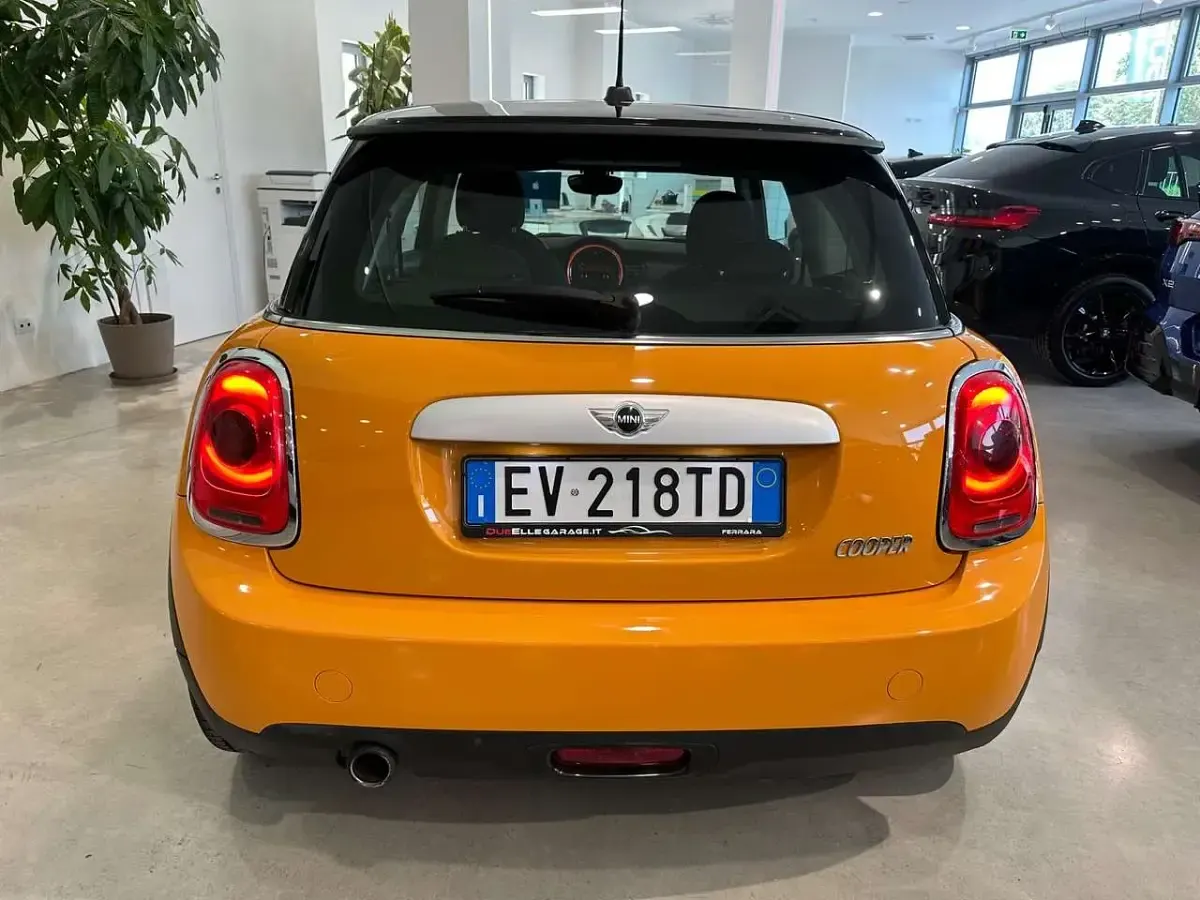 Usata Mini Cooper 136 CV (100 kW) 2014 Volcanicorange Utilitaria