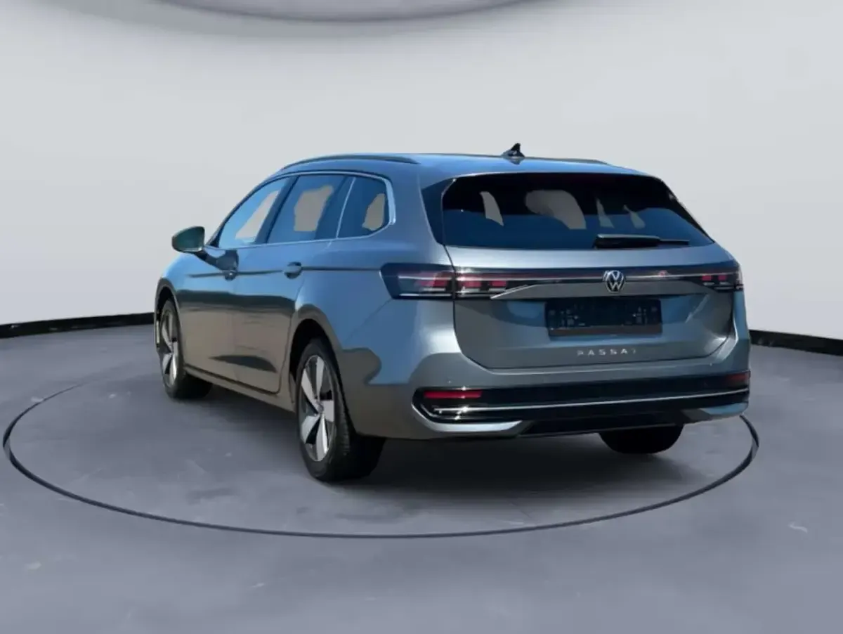 Usata VW Passat Business 150 CV (110 kW) 2025 Grigio Station wagon