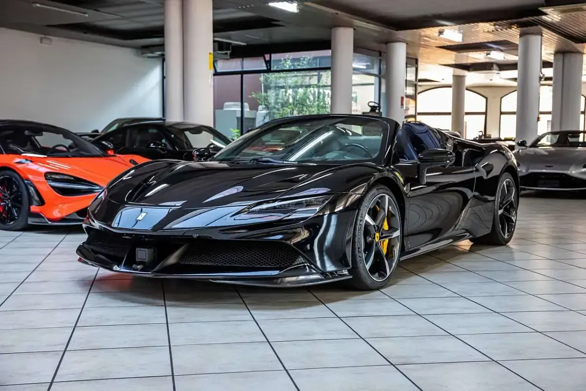 Usata Ferrari SF90 999 CV (734 kW) 2022 Nero Cabrio
