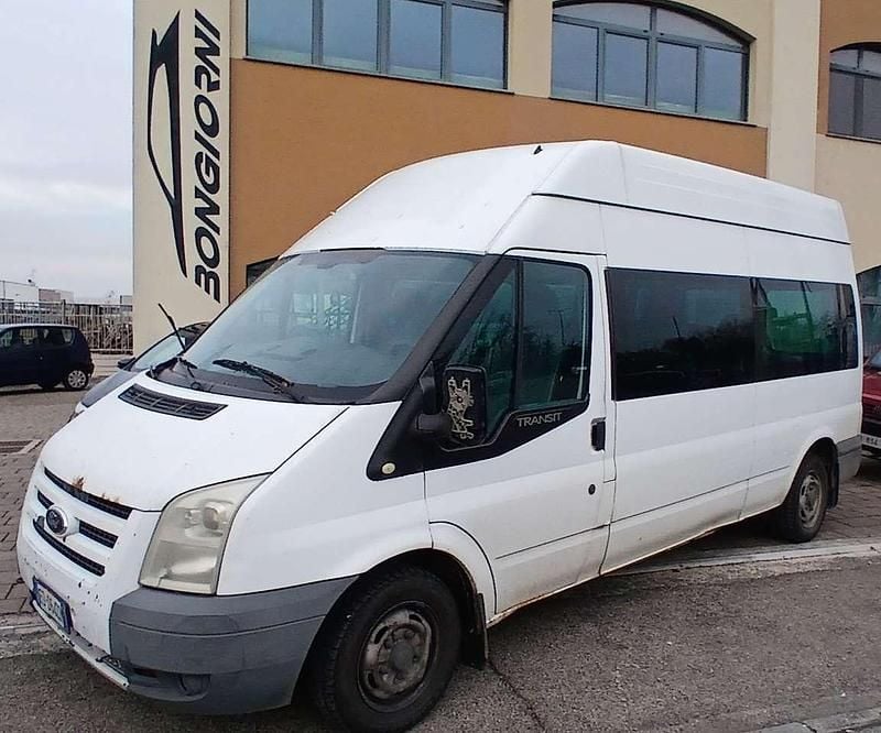 Vernice pastello Usata 2010 Ford Transit Monovolume | 3600 € (Molto cara) - Immagine 1/2