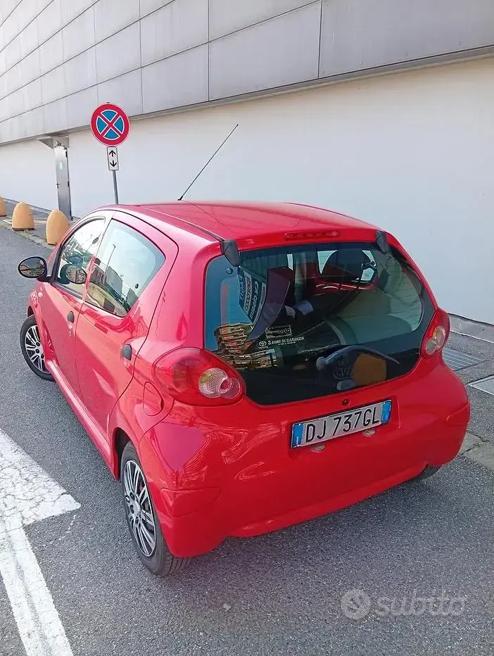 Usata Toyota Aygo 68 CV (50 kW) 2007 Rosso Utilitaria