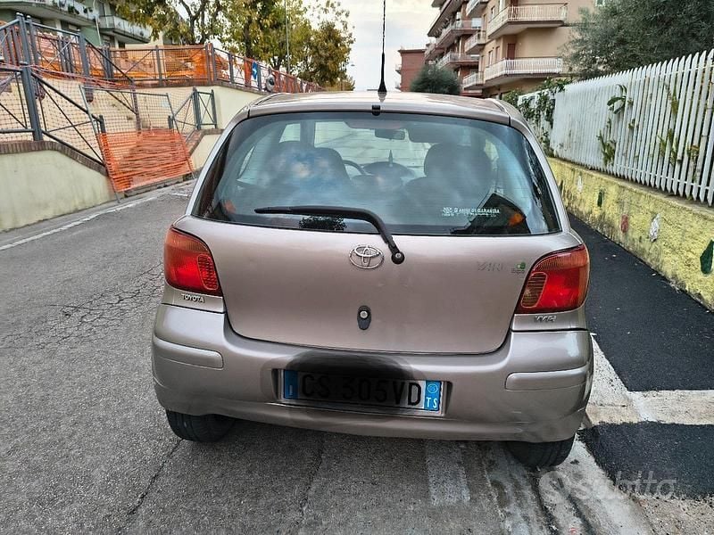 Usata Toyota Yaris 65 CV (47 kW) 2005 Berlina