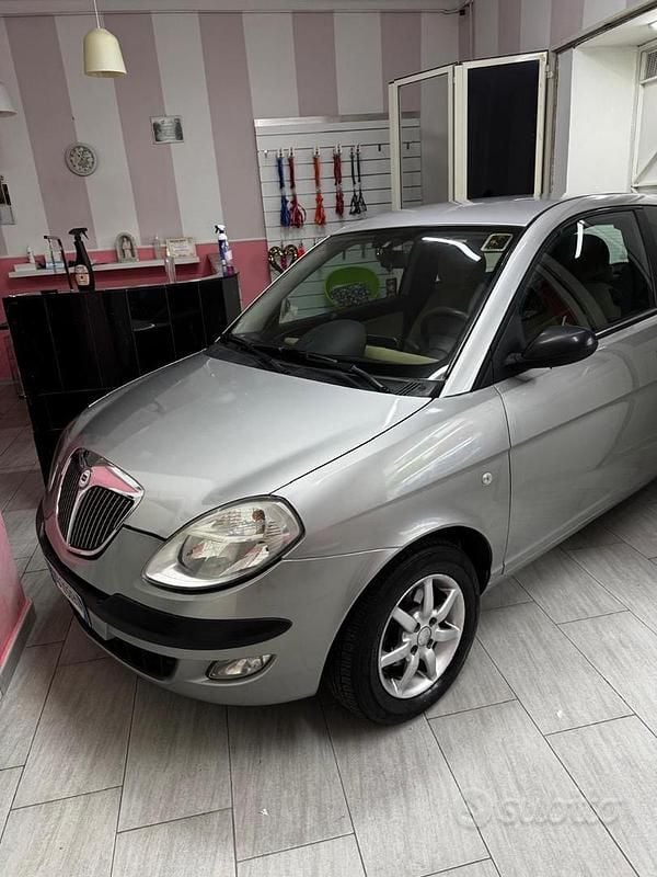 Usata Lancia Ypsilon 69 CV (50 kW) 2007 Grigio Utilitaria