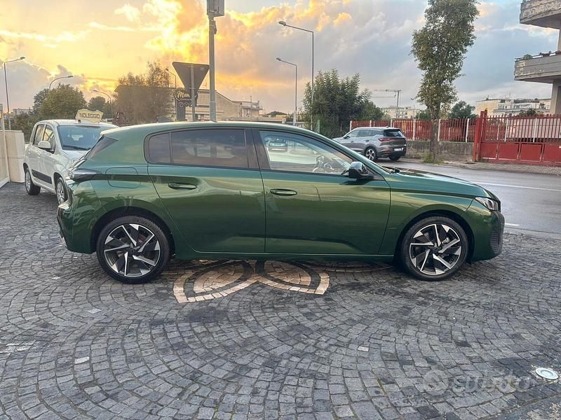 Usata Peugeot 308 Allure 131 CV (96 kW) 2023 Verde Berlina